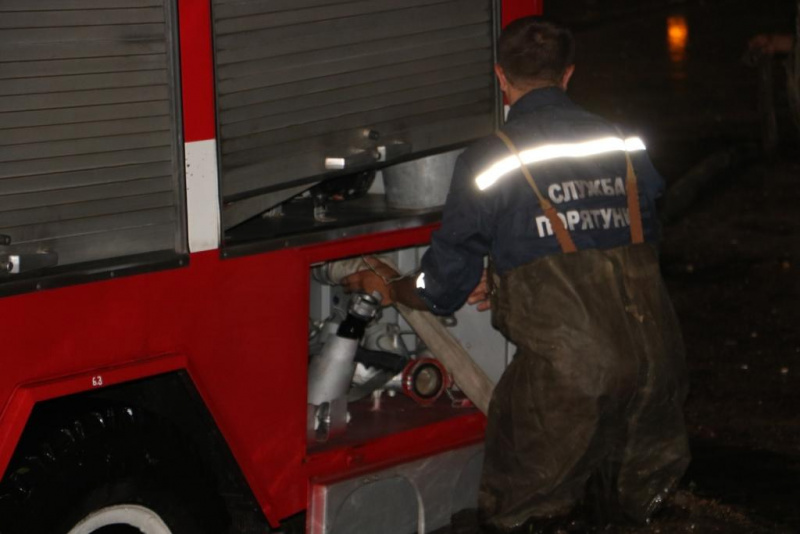 Спасатели продолжают ликвидацию последствий непогоды в Киеве